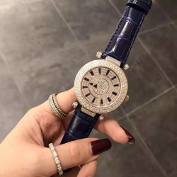 FRANCK MULLER【法兰克•穆勒】神秘时间 玩转表界 2020年新款女式腕表，官网同步更新，奢华的经典著作当属FM出品，纯钢外壳，镶嵌施华洛世奇水晶，高端的奢华与尊贵，经典满钻字面，突破设计风格和寓意深刻，改变需要新形象，你值得拥有。进口2836全自动机械，蓝宝石镜面，亮色真牛皮表带。尺寸大号42mm   小号38mm