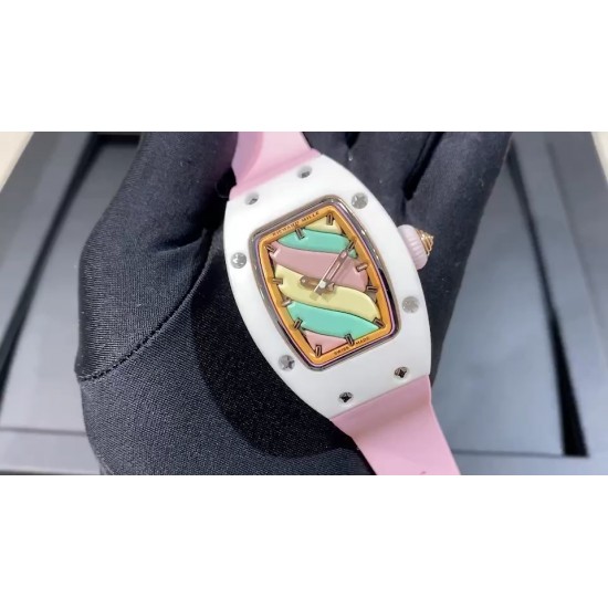 实拍 理查德米勒 RichardMille 糖果棉花糖 最新爆款 bon bon系列最稀有的作品!克服传统工艺打破模式!钟表最受尊敬的技术之一。不是所有人的嫁妆,棉花糖运动曲线和颜色,它们是诱人的。有了理查德米勒,实现了把棉花糖戴在你的手腕上!白色陶瓷加上黄粉绿搪瓷表盘,RM-07柔和的颜色创造了一个组合...甜蜜!糖果店的一次旅行,一个让人难以置信的艺术品。你会戴上它吗? 实拍 理查德米勒 RichardMille 糖果棉花糖 最新爆款 bon bon系列最稀有的作品!克服传统工艺打破模式!钟表最受尊敬的技术之一。不是所有人的嫁妆,棉花糖运动曲线和颜色,它们是诱人的。有了理查德米勒,实现了把棉花糖戴在你的手腕上!白色陶瓷加上黄粉绿搪瓷表盘,RM-07柔和的颜色创造了一个组合...甜蜜!糖果店的一次旅行,一个让人难以置信的艺术品。你会戴上它吗?