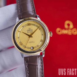 实拍 UVS正品开模！新增泰迪熊销量版！欧米茄碟飞系列424.10.33.20.55.002 装海欧2892机芯，与原装2500机芯是一致的，包括了把中位的高低，调历与跳历的方向，2500的调历是往下转动日历由右向左跳动的。表壳的4条修边线，需粗磨走cnc再细磨，不是老师傅是没法磨出如此线条，和镜面般的效果的。底盖的时间之神.克洛诺斯.浮雕，是最考功夫的，底盖经过11次改模，只为追求那一份完美，耗时13个月，终于做到了原版一致的图案，精致栩栩如生。尺寸32.7。