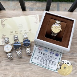 浪琴 Longines 精品男士腕表，经典大三针设计，尊贵大气，绅士风范，卓越品质，热卖全城。采用进口西铁城机械机芯（零返修），顶级316精钢表壳表带，矿物质超强镜面，尺寸40*12