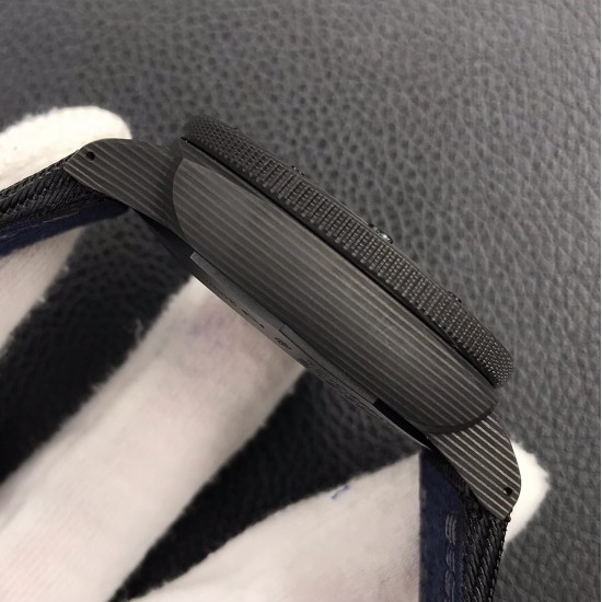 VS新品预售：2019日内瓦沛纳海新款：PAM979—PAM616的弟弟：全新碳纤维表盘。预售期间下单，额外获赠2019年沛纳海官方定制布带。数量不多，仅限首批客户。
