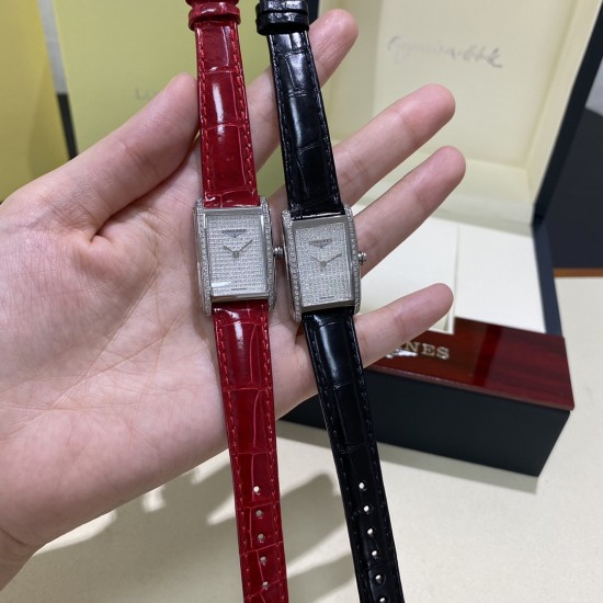 鳄鱼皮浪琴表黛绰维纳系列满天星镶钻石英女士腕表,意式生活邂后现代优雅,精致优雅知性,高端配置,字面奢华镶钻,搭配进口瑞士石英机芯,拱形双卜蓝宝石玻璃镜面,进口高光鳄鱼皮,表盘尺寸:20.8✖️32mm 鳄鱼皮浪琴表黛绰维纳系列满天星镶钻石英女士腕表,意式生活邂后现代优雅,精致优雅知性,高端配置,字面奢华镶钻,搭配进口瑞士石英机芯,拱形双卜蓝宝石玻璃镜面,进口高光鳄鱼皮,表盘尺寸:20.8✖️32mm