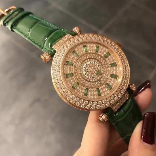 FRANCK MULLER【法兰克•穆勒】神秘时间 玩转表界 2020年新款女式腕表,官网同步更新,奢华的经典著作当属FM出品,纯钢外壳,镶嵌施华洛世奇水晶,高端的奢华与尊贵,经典满钻字面,突破设计风格和寓意深刻,改变需要新形象,你值得拥有。进口2836全自动机械,蓝宝石镜面,亮色真牛皮表带。尺寸大号42mm 小号38mm FRANCK MULLER【法兰克•穆勒】神秘时间 玩转表界 2020年新款女式腕表,官网同步更新,奢华的经典著作当属FM出品,纯钢外壳,镶嵌施华洛世奇水晶,高端的奢华与尊贵,经典满钻字面,突破设计风格和寓意深刻,改变需要新形象,你值得拥有。进口2836全自动机械,蓝宝石镜面,亮色真牛皮表带。尺寸大号42mm 小号38mm