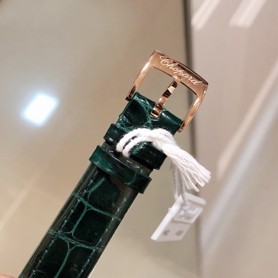实拍 原单工厂品质 【欧洲版本全球限量款】【30mm】萧邦HAPPYDIAMONDS系列,翡翠绿来啦!都说男戴万国女戴萧邦 有金(进)有钻(赚)寓意也很好。表盘内的钻石滚珠可自由滑行转动,5钻时来运转 财运滚滚。绿色美洲鳄鱼皮 这个绿色简直不要太好看了 表盘30mm大小 一种半钢半金,一种全玫瑰金,蓝宝石三层玻璃镜面,自动上链机械机芯。 实拍 原单工厂品质 【欧洲版本全球限量款】【30mm】萧邦HAPPYDIAMONDS系列,翡翠绿来啦!都说男戴万国女戴萧邦 有金(进)有钻(赚)寓意也很好。表盘内的钻石滚珠可自由滑行转动,5钻时来运转 财运滚滚。绿色美洲鳄鱼皮 这个绿色简直不要太好看了 表盘30mm大小 一种半钢半金,一种全玫瑰金,蓝宝石三层玻璃镜面,自动上链机械机芯。