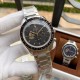 OMEGA 欧米茄 登月腕表——「Speedmaster Apollo 11 50th Anniversary」超霸计时码表，直径42mm，镶嵌黑色陶瓷刻度圈，衬托出醒目的金色刻度。