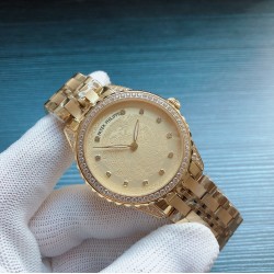 龙凤呈祥 百达翡丽-PATEK PHILIPPE B33 全球限量发售，采用新新一代8002纯进口自动机械机芯，背透雕刻龙凤设计，大方得体，独特风格，全精钢设计，超强防水，可直接佩戴游泳，41mm直径，蓝宝石玻璃镜面，表壳采用真空纳米技术电镀，质感十足，尊贵奢华，这绝对是送亲人 送朋友，送老板的最佳礼物！三杰精致推荐男士瑞士全自动机械腕表，SJ为你精心打造超真实实物图拍摄