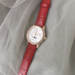 实拍 积家约会系列女表，天然贝母面，进口日月星辰石英机芯，蓝宝石镜面，精钢表壳表带，尺寸宽33mm，厚9mm