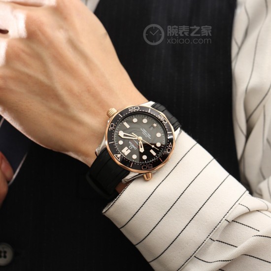 OMEGA 欧米茄 海马系列300米潜水腕表】詹姆斯邦德 表壳左侧同原装“007”专属金属片⚠️底盖玻璃专属印花⚠️尺寸42mm! OMEGA 欧米茄 海马系列300米潜水腕表】詹姆斯邦德 表壳左侧同原装“007”专属金属片⚠️底盖玻璃专属印花⚠️尺寸42mm!