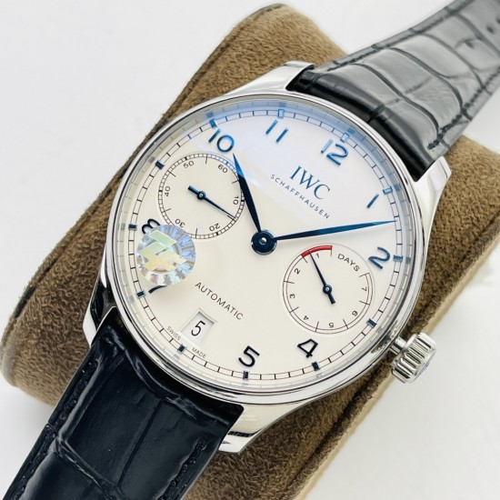 【ZF Factory销量神器】V5升级版 IWC万国葡7-葡萄牙系列 七日链 !1⃣️搭载定制版自动机械机芯!2⃣️独立小秒针,真动能指示!3⃣️蓝宝石玻璃镜面!4⃣️定制版意大利牛皮表带,原装扣子!5⃣️直径42毫米!ZF出品 必属精品 欢迎您的品鉴! 【ZF Factory销量神器】V5升级版 IWC万国葡7-葡萄牙系列 七日链 !1⃣️搭载定制版自动机械机芯!2⃣️独立小秒针,真动能指示!3⃣️蓝宝石玻璃镜面!4⃣️定制版意大利牛皮表带,原装扣子!5⃣️直径42毫米!ZF出品 必属精品 欢迎您的品鉴!