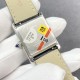 卡地亚坦克TANK MUST de Cartier全系列(中号33.7*25.5mm,小号29.5*22mm)所有配件均可以和原装通用!在这里特别是表冠制作,标志性的表冠周身“面包型”凸点饰珠,立体清晰,便于抓紧调节,。“子弹头”型的表冠顶部晶石,独家采用巴西原矿石,经老友宝石厂经年研发的一体成型+磨光复合机加工,费时费工费料,成本极高!有效的保证了每颗产品外观与正品一致!蓝宝石玻璃镜面,从侧面来看是有折射的,有放大的效果!f1厂倾情出品! 卡地亚坦克TANK MUST de Cartier全系列(中号33.7*25.5mm,小号29.5*22mm)所有配件均可以和原装通用!在这里特别是表冠制作,标志性的表冠周身“面包型”凸点饰珠,立体清晰,便于抓紧调节,。“子弹头”型的表冠顶部晶石,独家采用巴西原矿石,经老友宝石厂经年研发的一体成型+磨光复合机加工,费时费工费料,成本极高!有效的保证了每颗产品外观与正品一致!蓝宝石玻璃镜面,从侧面来看是有折射的,有放大的效果!f1厂倾情出品!