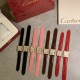 实拍【精品升级版】卡地亚超薄坦克Cartier Tank Solo系列,一款百搭 性价比又高的手表 采用瑞士石英机芯,圆珠形表冠,镶嵌一颗凸圆形合成尖晶石,镀银珠光表盘,罗马数字时标,剑形蓝钢指针,蓝宝石水晶镜面,可搭配进口鳄鱼纹牛皮表带,另有多种颜色荔枝纹原版皮为你打造个性化腕间配饰,直径:小号2431mm,中号2734mm。佩戴舒适柔软服帖,上手显得高贵又典雅,很气质很女人独家货源。「认准细节,欢迎质量对比」 实拍【精品升级版】卡地亚超薄坦克Cartier Tank Solo系列,一款百搭 性价比又高的手表 采用瑞士石英机芯,圆珠形表冠,镶嵌一颗凸圆形合成尖晶石,镀银珠光表盘,罗马数字时标,剑形蓝钢指针,蓝宝石水晶镜面,可搭配进口鳄鱼纹牛皮表带,另有多种颜色荔枝纹原版皮为你打造个性化腕间配饰,直径:小号2431mm,中号2734mm。佩戴舒适柔软服帖,上手显得高贵又典雅,很气质很女人独家货源。「认准细节,欢迎质量对比」