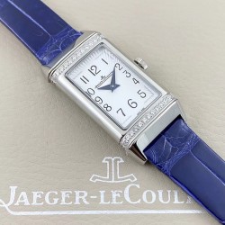 实拍 调美价 积家Jaeger Revers one一号翻转腕表 ！翻转真的是好看到爆炸积家翻转系列3288420 ！低调有历史底蕴！尺寸40.1*20独具一格，进口朗达机芯稳定持久，烧钢蓝指针芳泽无加，午夜蓝色的小牛皮如精灵般俏皮可爱 ，加上原装表扣独特100%的还原度。优雅的气质，精致的翻转结构，精美的做工，腕间璀璨美钻照亮倾心时刻，会让佩戴者赏心悦目，爱不释手。2020大旱望云，愿所有的美好都能如期而至。认准实拍细节！小红书爆款推荐！.鳄鱼皮