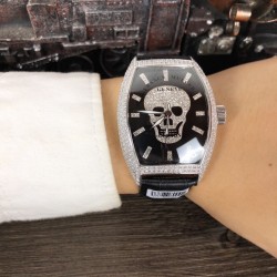 法兰克 穆勒Franck Muller 全新满天星系列⚓️搭载进口日本西铁城机械机芯⚙️意大利双面小牛皮原装针扣酒桶形拱桥状精钢表壳⚫️手工全镶嵌施华洛水晶钻 高贵霸气尺寸43*55mm高尚的艺术 精湛的工艺 一经发布 无不轰动