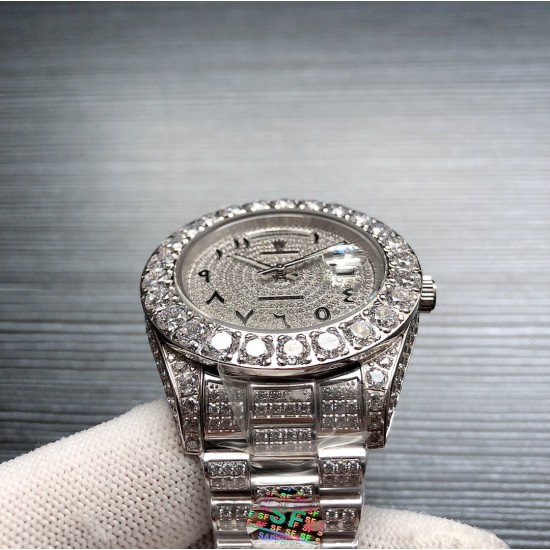 劳力士ROLEX R40 SF Factory 新款Oyster Perpetual Pearlmaster 39(蚝式恒动Pearlmaster 39)腕表,堪为宝石镶嵌腕表系列之瑰宝。 永恒黄金腕表镶嵌最珍稀的钻石,充分展现劳力士在宝石镶嵌方面的非凡技艺。品牌:Rolex劳力士系列:蚝式恒动腕表机芯:全自动机械表带:镶钻精钢表链尺寸:43.5 x 13mm材料:316精钢+蓝宝石玻璃 三杰精致推荐男士机械腕表 SJ为你精心打造超真实实物图拍摄 劳力士ROLEX R40 SF Factory 新款Oyster Perpetual Pearlmaster 39(蚝式恒动Pearlmaster 39)腕表,堪为宝石镶嵌腕表系列之瑰宝。 永恒黄金腕表镶嵌最珍稀的钻石,充分展现劳力士在宝石镶嵌方面的非凡技艺。品牌:Rolex劳力士系列:蚝式恒动腕表机芯:全自动机械表带:镶钻精钢表链尺寸:43.5 x 13mm材料:316精钢+蓝宝石玻璃 三杰精致推荐男士机械腕表 SJ为你精心打造超真实实物图拍摄