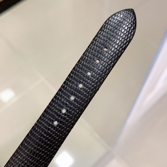 实拍 AW厂 Blancpain-宝珀女装系列复杂功能腕表共镶有152颗美钻。其中的108颗钻石镶嵌于36.8毫米的红金表壳之上。钻石紧密交织为两圈,错落有致,与品牌的标志性双层表圈设计相互呼应。表冠上亦镶有精致美钻,尽现腕表的华美雅致。 实拍 AW厂 Blancpain-宝珀女装系列复杂功能腕表共镶有152颗美钻。其中的108颗钻石镶嵌于36.8毫米的红金表壳之上。钻石紧密交织为两圈,错落有致,与品牌的标志性双层表圈设计相互呼应。表冠上亦镶有精致美钻,尽现腕表的华美雅致。