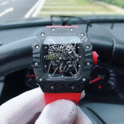 SJ出品 理查德米.勒RM35-01 RAFAEL NADAL 全新限量腕表 釆用三件式结构，上下表圈和底盖分別以NTPT原装碳纤维纹路和了316精钢，字面则配备红色表冠衬垫 ，标志和表带相映成趣 ，精致小配件一层叠一层让表面变的更加层次感  ，搭配原装全自动进口机芯，尺寸50X43mm 三杰精致推荐男士机械腕表 SJ为你精心挑选超真实实物图拍摄
