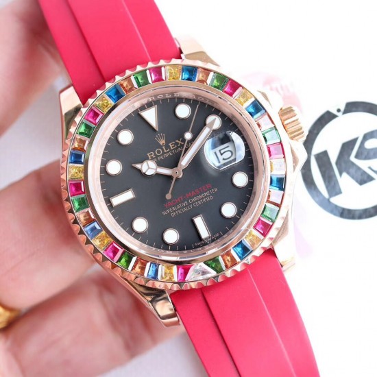 顶级做工KS出品：升级版劳力士金游艇Rolex yacht Master 116695SATS “糖豆”震撼来袭[色] 再度升级，糖豆彩钻版，集合上一代版本的优良做工，业内最顶尖的宝石工艺，同时全面升级基础不锈钢材质，使用真正的日本含镍不锈钢材料作为基础材料，模仿正品的永恒玫瑰金金钢技术，镀层更加持久耐用，耐腐蚀。装载2836、3135机芯，尺寸40mm。蓝光放大镜，超强夜光！现下单额外赠送胶带一副！