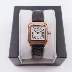 实拍 8848F Panthre de Cartier 卡地亚猎豹手表，华丽而不羁，是Panthre de Cartier猎豹所传达的美学风格。它线条流畅，魅惑动人，柔软服帖于腕间，宛若在肌肤上翩翩起舞。独特的造型彰显成熟优雅、自信动人的女性形象。表壳一体成型，搭配正品使用原装瑞士石英机芯，316L精钢壳套，镶嵌钻石 把头镶嵌一颗合成蓝色尖晶石，镀银表盘，剑形蓝钢指针，100%三度防水，尺寸：27 x 37毫米，22*30毫米，二个尺寸。每块表都有独立的机身编号。