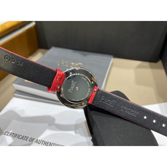 全网女生听我的!买它…❤️。 伯爵“时来运转”顶级奢侈品入门款第一眼看到它的时候我一眼就中,首先是外观设计足够百搭,旋转式表圈可自由转动,外层一圈可来回转动 很有寓意、一起“转动,遇见非凡”。百搭中号34尺寸!上手很秀气,彩色鳄鱼皮可轻松拆卸 看上去就高端,机芯采用瑞士进口石英机芯,螺旋式表圈316L精钢打磨抛光 表面光亮如镜、表盘内圈钻石刻度 11颗⭕️圆形美钻、外圈42颗圆形美钻 全网女生听我的!买它…❤️。 伯爵“时来运转”顶级奢侈品入门款第一眼看到它的时候我一眼就中,首先是外观设计足够百搭,旋转式表圈可自由转动,外层一圈可来回转动 很有寓意、一起“转动,遇见非凡”。百搭中号34尺寸!上手很秀气,彩色鳄鱼皮可轻松拆卸 看上去就高端,机芯采用瑞士进口石英机芯,螺旋式表圈316L精钢打磨抛光 表面光亮如镜、表盘内圈钻石刻度 11颗⭕️圆形美钻、外圈42颗圆形美钻