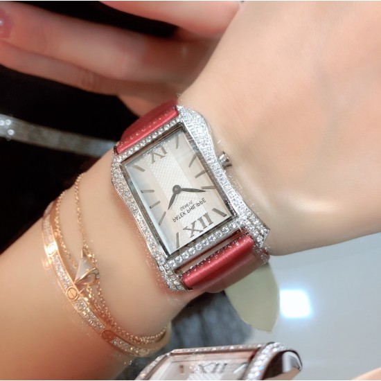 实拍 PATEK PHILIPPE百达翡丽系列 女士腕表(白金表壳搭配沙丁布带,表圈镶嵌天然锆石,蓝宝石玻璃,搭载瑞士石英机芯,尺寸30*34*7毫米) 实拍 PATEK PHILIPPE百达翡丽系列 女士腕表(白金表壳搭配沙丁布带,表圈镶嵌天然锆石,蓝宝石玻璃,搭载瑞士石英机芯,尺寸30*34*7毫米)