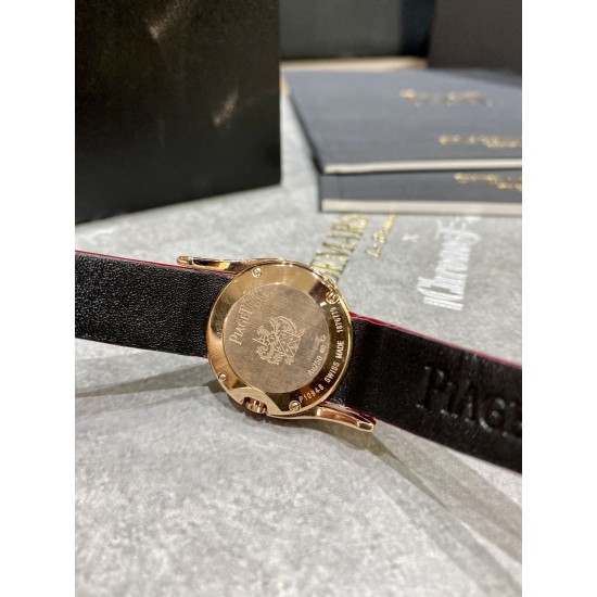 RF厂伯爵新款小号26mm。Limelight Gala系列的女性钻石手表是绝对诱惑的标志,表盘独特的6与9的造型,混合艺术,设计和珠宝,他们赞扬充满活力和大胆女性气质。在伯爵的眼里,每一位演绎人生故事的女主角,都注定拥有出众魅力!别出心裁,不断进阶超越。尺寸26mm 机芯:瑞士朗达机芯 玻璃:蓝宝石镜面 皮带:美洲鳄鱼皮 RF厂伯爵新款小号26mm。Limelight Gala系列的女性钻石手表是绝对诱惑的标志,表盘独特的6与9的造型,混合艺术,设计和珠宝,他们赞扬充满活力和大胆女性气质。在伯爵的眼里,每一位演绎人生故事的女主角,都注定拥有出众魅力!别出心裁,不断进阶超越。尺寸26mm 机芯:瑞士朗达机芯 玻璃:蓝宝石镜面 皮带:美洲鳄鱼皮