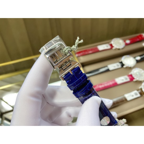 实拍 v18出品 狠货来袭 积家 约会大师 升级版最新24小时日月星辰 日月分明 女士腕表 珠宝镶钻设计风格首次使用高级珠宝的爪镶工艺而非常罕见轨道镶嵌!采用锆石材料。鲜艳光泽强!壳套:珠宝镶钻表壳、316L精钢玻璃:采用蓝宝石水晶表镜表盘:珍珠母贝镶钻表盘、台湾厂立体数字真钉立体!太阳月亮浮现出立体效果24小时日月分明表带:美洲鳄鱼皮表带尺寸:直径36mm,厚度8.8mm机芯:瑞士进口机芯体现出高贵优雅气质、材质进口质量保证零0⃣返修 实拍 v18出品 狠货来袭 积家 约会大师 升级版最新24小时日月星辰 日月分明 女士腕表 珠宝镶钻设计风格首次使用高级珠宝的爪镶工艺而非常罕见轨道镶嵌!采用锆石材料。鲜艳光泽强!壳套:珠宝镶钻表壳、316L精钢玻璃:采用蓝宝石水晶表镜表盘:珍珠母贝镶钻表盘、台湾厂立体数字真钉立体!太阳月亮浮现出立体效果24小时日月分明表带:美洲鳄鱼皮表带尺寸:直径36mm,厚度8.8mm机芯:瑞士进口机芯体现出高贵优雅气质、材质进口质量保证零0⃣返修