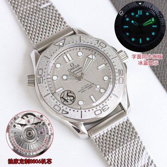 【 OMEGA 欧米茄 007-Seamaster Diver 300M 】推出新款海马300米无历型号!▪️圈口对标正品为铝圈,圈口刻度带冰蓝夜光效果。精磨网带,头粒与原版一致!细节到位!▪️表壳采用904精钢材质,抛光闪耀,坚固耐磨、不易氧化,长久佩戴依旧光采如新!▪️ 手工精磨水晶蓝宝石锅盖玻璃,闪亮耐刮,非普通玻璃镀膜!▪️独家定制8806双T机芯,功能与原版一致,超长72小时动能!更稳定!▪️ 下单即送胶带带扣子一副!限量发售,詹姆斯•邦德明星同款! 【 OMEGA 欧米茄 007-Seamaster Diver 300M 】推出新款海马300米无历型号!▪️圈口对标正品为铝圈,圈口刻度带冰蓝夜光效果。精磨网带,头粒与原版一致!细节到位!▪️表壳采用904精钢材质,抛光闪耀,坚固耐磨、不易氧化,长久佩戴依旧光采如新!▪️ 手工精磨水晶蓝宝石锅盖玻璃,闪亮耐刮,非普通玻璃镀膜!▪️独家定制8806双T机芯,功能与原版一致,超长72小时动能!更稳定!▪️ 下单即送胶带带扣子一副!限量发售,詹姆斯•邦德明星同款!
