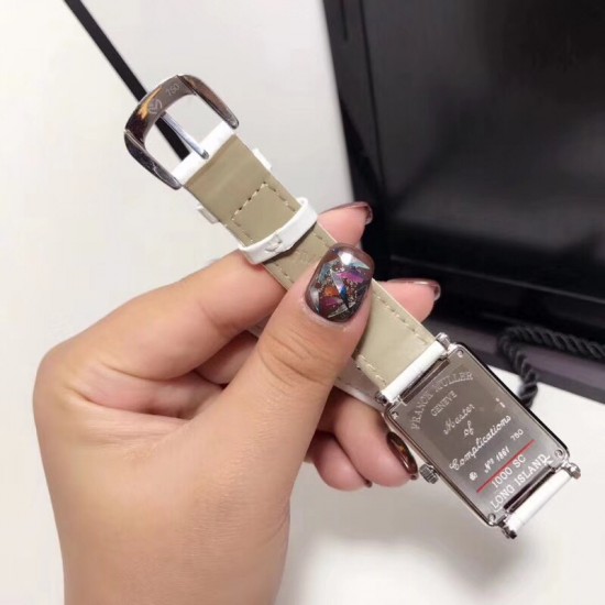 法兰克穆勒-Franck muller- 全新款升级版长岛系列 女士腕表 进口石英机芯 316L精钢表壳 真牛皮表带 本款腕表备受时尚女性喜爱,在不同的场合映耀着她们各自的独特个性与迷人风华 法兰克穆勒-Franck muller- 全新款升级版长岛系列 女士腕表 进口石英机芯 316L精钢表壳 真牛皮表带 本款腕表备受时尚女性喜爱,在不同的场合映耀着她们各自的独特个性与迷人风华