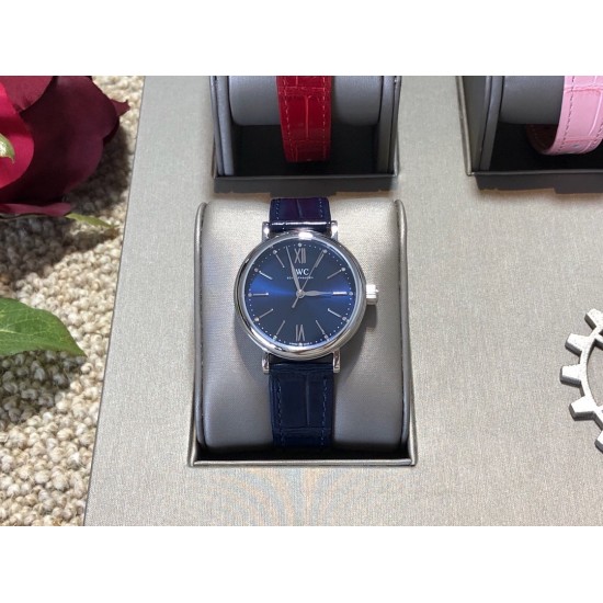 实拍【IWC 2019推出女士全新 Portofino波涛菲诺系列】1⃣️:壳套尺寸34mm/8.8mm采用316精钢材质打磨,每个壳套全程CNC处理所有细节达到完美2⃣️:采用进口日本9015天文台级别经过本厂严格把控 调试 达到零返修稳定性3⃣️:采用瑞士蓝宝石镜面 通透明亮4⃣️字面采用简洁的条丁罗马和表盘十二颗 设计呈现出精致典雅之感5⃣️:表带采用原装快速更换系统 搭配意大利小牛皮皮质柔软细腻:有六种颜色可选(绿色,兰色,黑色,深棕,酒红,粉色)6⃣️:原装表扣采用316精钢材质打磨 实拍【IWC 2019推出女士全新 Portofino波涛菲诺系列】1⃣️:壳套尺寸34mm/8.8mm采用316精钢材质打磨,每个壳套全程CNC处理所有细节达到完美2⃣️:采用进口日本9015天文台级别经过本厂严格把控 调试 达到零返修稳定性3⃣️:采用瑞士蓝宝石镜面 通透明亮4⃣️字面采用简洁的条丁罗马和表盘十二颗 设计呈现出精致典雅之感5⃣️:表带采用原装快速更换系统 搭配意大利小牛皮皮质柔软细腻:有六种颜色可选(绿色,兰色,黑色,深棕,酒红,粉色)6⃣️:原装表扣采用316精钢材质打磨