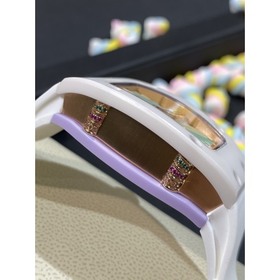 实拍 理查德米勒 RichardMille 糖果棉花糖 最新爆款 bon bon系列最稀有的作品!克服传统工艺打破模式!钟表最受尊敬的技术之一。不是所有人的嫁妆,棉花糖运动曲线和颜色,它们是诱人的。有了理查德米勒,实现了把棉花糖戴在你的手腕上!白色陶瓷加上黄粉绿搪瓷表盘,RM-07柔和的颜色创造了一个组合...甜蜜!糖果店的一次旅行,一个让人难以置信的艺术品。你会戴上它吗? 实拍 理查德米勒 RichardMille 糖果棉花糖 最新爆款 bon bon系列最稀有的作品!克服传统工艺打破模式!钟表最受尊敬的技术之一。不是所有人的嫁妆,棉花糖运动曲线和颜色,它们是诱人的。有了理查德米勒,实现了把棉花糖戴在你的手腕上!白色陶瓷加上黄粉绿搪瓷表盘,RM-07柔和的颜色创造了一个组合...甜蜜!糖果店的一次旅行,一个让人难以置信的艺术品。你会戴上它吗?