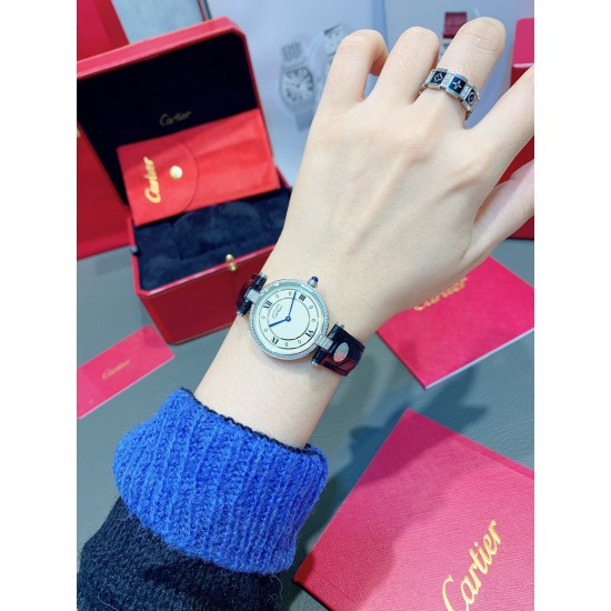经典永不过时的Cartier卡地亚圆盘中古腕表YYDS❤️一只很复古情结的卡地亚mustbe它来了。30mm表盘大小刚刚好,优雅大方且不失气质的韵味,蓝宝石把头在阳光下依旧纯洁透亮闪耀✨设计大气且耐看,卡地亚罗马文字表盘复古时尚,设计大气且耐看,蓝宝石水晶镜面,表盘两头以简洁的T形金属衔接表带,采用意大利牛皮表带,压鳄鱼纹花色,双面皮透气好,中古美表不仅满满的vintage韵味,酷辣御姐或温柔甜姐都可驾驭的加分款 经典永不过时的Cartier卡地亚圆盘中古腕表YYDS❤️一只很复古情结的卡地亚mustbe它来了。30mm表盘大小刚刚好,优雅大方且不失气质的韵味,蓝宝石把头在阳光下依旧纯洁透亮闪耀✨设计大气且耐看,卡地亚罗马文字表盘复古时尚,设计大气且耐看,蓝宝石水晶镜面,表盘两头以简洁的T形金属衔接表带,采用意大利牛皮表带,压鳄鱼纹花色,双面皮透气好,中古美表不仅满满的vintage韵味,酷辣御姐或温柔甜姐都可驾驭的加分款
