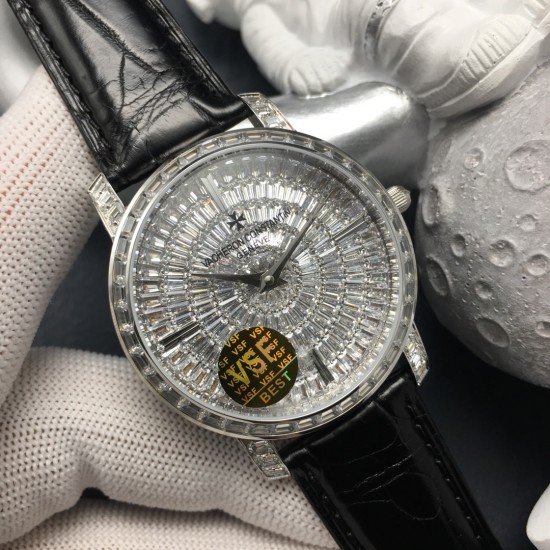 VSF Factory狠货推荐 原版复刻 ⌚️江诗丹顿传袭系列 新款奢华满天星 型号82760/000G-9952男士腕表!1.表壳用316L精钢加电白金工艺,特别闪烁靓丽,施华路世奇水晶钻手工镶钻工艺!2.搭配双卜永不刮花蓝宝石玻璃镜面!3.标配纯手工意大利鳄鱼皮表带!4.搭配日本进口9⃣️0⃣️1⃣️5⃣️机芯机械(零返修)每小时振频次数28800,动力储存4⃣️0⃣️小时!VSF诚意之作 匠心独运,完美演绎,值得你拥有! VSF Factory狠货推荐 原版复刻 ⌚️江诗丹顿传袭系列 新款奢华满天星 型号82760/000G-9952男士腕表!1.表壳用316L精钢加电白金工艺,特别闪烁靓丽,施华路世奇水晶钻手工镶钻工艺!2.搭配双卜永不刮花蓝宝石玻璃镜面!3.标配纯手工意大利鳄鱼皮表带!4.搭配日本进口9⃣️0⃣️1⃣️5⃣️机芯机械(零返修)每小时振频次数28800,动力储存4⃣️0⃣️小时!VSF诚意之作 匠心独运,完美演绎,值得你拥有!