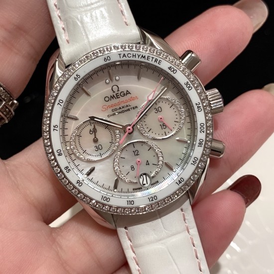 ★实拍 欧米茄-OMEGA 六针超霸系列多功能石英 女士腕表 表盘內设有横向椭圆形小表盘,6点钟位置设有垂直椭圆日历窗口。时针、分针及小秒盘的秒针均经过镀铑处理,( Omega)超霸系列以其标志性的外观设计以及精准走时的机芯品质深受消费者的喜爱。超霸系列的配色款式很多,提供给了消费者很多的选择 ★实拍 欧米茄-OMEGA 六针超霸系列多功能石英 女士腕表 表盘內设有横向椭圆形小表盘,6点钟位置设有垂直椭圆日历窗口。时针、分针及小秒盘的秒针均经过镀铑处理,( Omega)超霸系列以其标志性的外观设计以及精准走时的机芯品质深受消费者的喜爱。超霸系列的配色款式很多,提供给了消费者很多的选择