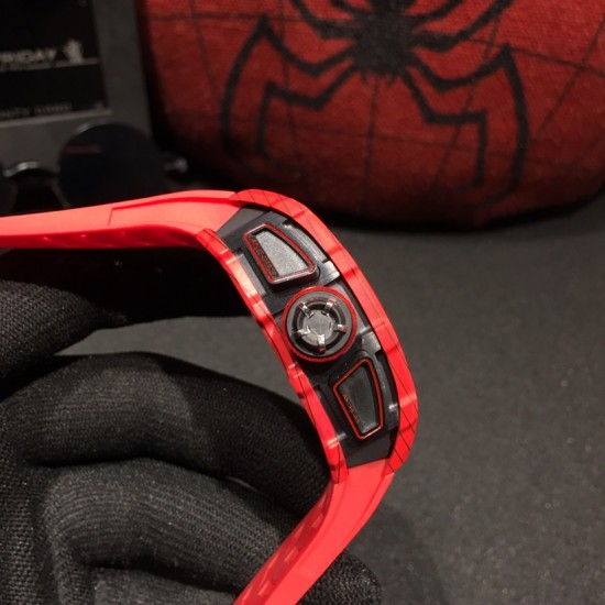 理查德米勒 Richard Mille⌚️碳纤维壳43*50毫米 一如既往防水胶带配原装折叠扣极具个性与夸张的表壳表盘设计只为遇见个性独特的你 一如既往的酷 理查德米勒 Richard Mille⌚️碳纤维壳43*50毫米 一如既往防水胶带配原装折叠扣极具个性与夸张的表壳表盘设计只为遇见个性独特的你 一如既往的酷