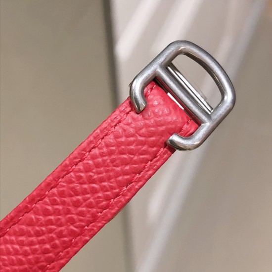 实拍卡地亚-CARTIER2020最新卡地亚法国坦克Cartier Tank Franaise系列,一款百搭性价比又高的手表 搭配全新专柜欧版风格定制的原厂表带,进口瑞士石英机芯。八角形表冠,镶嵌一颗凸圆形合成尖晶石,剑形蓝钢指针,蓝宝石水晶镜面,采用与原装一致的实心内罩,尺寸:25 x 20mm。佩戴舒适柔软服帖,上手显得高贵又典雅,很气质很女人独家货源。 实拍卡地亚-CARTIER2020最新卡地亚法国坦克Cartier Tank Franaise系列,一款百搭性价比又高的手表 搭配全新专柜欧版风格定制的原厂表带,进口瑞士石英机芯。八角形表冠,镶嵌一颗凸圆形合成尖晶石,剑形蓝钢指针,蓝宝石水晶镜面,采用与原装一致的实心内罩,尺寸:25 x 20mm。佩戴舒适柔软服帖,上手显得高贵又典雅,很气质很女人独家货源。