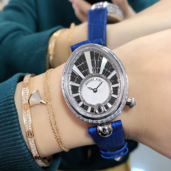 实拍 Breguet 宝玑 最新系列 满天星T钻 经典的蓝钢宝玑指针 机芯是进口自动上链机 我们一直正品完美复刻 那不勒斯皇后款 绝对的女神气质名媛款 最重要的是百搭得来不失少女心 必入款❗带上一秒变女神,各种派对,晚会,聚会,约会,发布会,让你BlingBling 实拍 Breguet 宝玑 最新系列 满天星T钻 经典的蓝钢宝玑指针 机芯是进口自动上链机 我们一直正品完美复刻 那不勒斯皇后款 绝对的女神气质名媛款 最重要的是百搭得来不失少女心 必入款❗带上一秒变女神,各种派对,晚会,聚会,约会,发布会,让你BlingBling