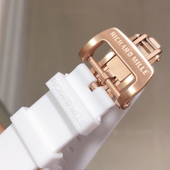 最新理查珐琅棉花糖理查德米勒 RichardMille 珐琅棉花糖 最新爆款 bon bon系列最稀有的作品!克服传统工艺打破模式!钟表最受尊敬的技术之一。不是所有人的嫁妆,棉花糖运动曲线和颜色,它们是诱人的。有了理查德米勒,实现了把棉花糖戴在你的手腕上!白色陶瓷加上黄粉绿搪瓷表盘,RM-07柔和的颜色创造了一个组合...甜蜜!糖果店的一次旅行,一个让人难以置信的艺术品。你会戴上它吗? 最新理查珐琅棉花糖理查德米勒 RichardMille 珐琅棉花糖 最新爆款 bon bon系列最稀有的作品!克服传统工艺打破模式!钟表最受尊敬的技术之一。不是所有人的嫁妆,棉花糖运动曲线和颜色,它们是诱人的。有了理查德米勒,实现了把棉花糖戴在你的手腕上!白色陶瓷加上黄粉绿搪瓷表盘,RM-07柔和的颜色创造了一个组合...甜蜜!糖果店的一次旅行,一个让人难以置信的艺术品。你会戴上它吗?