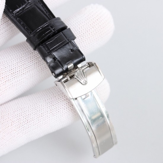 劳力士 ROLEX 恒动1908型,m52508-0006小秒型腕表,是劳力士几百年来第一款透底腕表,腕表尺寸:39mm,独家定制Cal.7140原装机芯,功能外表做到和原装一致;走时精准稳定性! 3. 红金技术,厚度达到包金一般的标准,腕表重量优化! 4.搭配意大利小牛皮,双褶扣,皮质柔软细腻更加贴合手腕给您带来舒适的佩戴感! 劳力士 ROLEX 恒动1908型,m52508-0006小秒型腕表,是劳力士几百年来第一款透底腕表,腕表尺寸:39mm,独家定制Cal.7140原装机芯,功能外表做到和原装一致;走时精准稳定性! 3. 红金技术,厚度达到包金一般的标准,腕表重量优化! 4.搭配意大利小牛皮,双褶扣,皮质柔软细腻更加贴合手腕给您带来舒适的佩戴感!