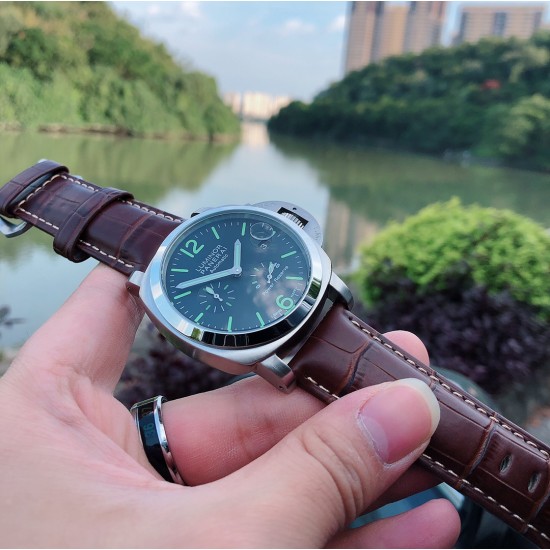 品牌:沛纳海--PANERAI PAM00090 类型:男士顶级腕表 机芯:全自动机械机芯 表壳:316L精钢表壳 镜面:矿物强化玻璃 皮带:进口真牛皮表带 三杰卓越非凡 尽显男士魅力尺寸:直径44mm 厚度16mm。SJ为你精心打造超真实实物图拍摄 让你超真实实物图体验 品牌:沛纳海--PANERAI PAM00090 类型:男士顶级腕表 机芯:全自动机械机芯 表壳:316L精钢表壳 镜面:矿物强化玻璃 皮带:进口真牛皮表带 三杰卓越非凡 尽显男士魅力尺寸:直径44mm 厚度16mm。SJ为你精心打造超真实实物图拍摄 让你超真实实物图体验