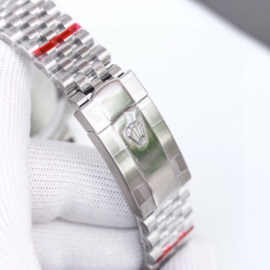 劳力士 ROLEX 日志系列41mm！搭载进口机械3235机芯，904精钢材质 原装表扣，立体散珠带，百搭商务休闲款式！