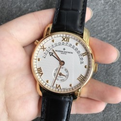 到货！新品Vacheron constantin 经典之美品鉴江诗丹顿马耳他逆跳日历款腕表 型号47245/000G-8773热销男士手表推荐 承载复刻正品Cal.2460 R31L机芯 直径41毫米 搭配意大利小牛皮 原装折叠扣
