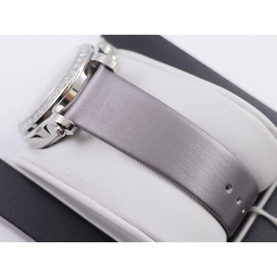 实拍 《YF》正品开模 新品推出 萧邦快乐钻278559-3003 采用手工丝绸带无法掩饰的奢华感 YF一直追求与原装一致 不胡乱修改任何原装没有的款式。 实拍 《YF》正品开模 新品推出 萧邦快乐钻278559-3003 采用手工丝绸带无法掩饰的奢华感 YF一直追求与原装一致 不胡乱修改任何原装没有的款式。