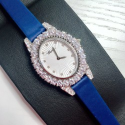 ❤️实拍 萧邦新款 LHEURE DU DIAMANT MEDIUM OVAL 此款LHeure du Diamant 椭圆形切割雕纹镶钻表盘 环以点缀钻石的表圈 优雅气韵 时尚风格和萧邦精湛的手工艺尽显无遗 光华耀目