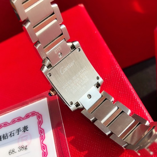 现货!卡家坦克真钻小表,表径25mm*20mm,原装瑞士石英机芯 ,表盘镶嵌11颗VS1.2天然真钻!经过中国GTC检测机构权威认证!给我们的钻表提供坚实有力的保障!卡地亚坦克Tank 系列腕表最早诞生于1917年,其设计理念源自于法国威龙坦克的平行切面,坦克履带形状演化而成的条钢设计,再搭配罗马数字时标,复古而不失内敛。目前出的版本已经是市场最顶配!一些专业玩表的玩家从细节就可以看到!正品完全拆解开模!并用原厂机芯真钻904钢材质!高端奢华。 现货!卡家坦克真钻小表,表径25mm*20mm,原装瑞士石英机芯 ,表盘镶嵌11颗VS1.2天然真钻!经过中国GTC检测机构权威认证!给我们的钻表提供坚实有力的保障!卡地亚坦克Tank 系列腕表最早诞生于1917年,其设计理念源自于法国威龙坦克的平行切面,坦克履带形状演化而成的条钢设计,再搭配罗马数字时标,复古而不失内敛。目前出的版本已经是市场最顶配!一些专业玩表的玩家从细节就可以看到!正品完全拆解开模!并用原厂机芯真钻904钢材质!高端奢华。