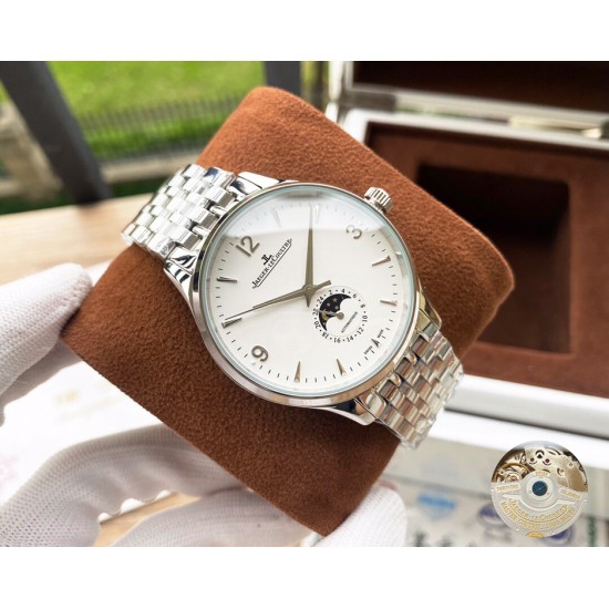 积家 Jaeger Lecoultre 大师系列,经典大三针搭载月相设计,采用全自动机械机芯,进口小牛皮表带,矿物质超强镜面,尺寸43*13mm! 积家 Jaeger Lecoultre 大师系列,经典大三针搭载月相设计,采用全自动机械机芯,进口小牛皮表带,矿物质超强镜面,尺寸43*13mm!