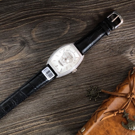 法兰克 穆勒Franck Muller 全新满天星系列⚓️搭载进口日本西铁城机械机芯⚙️意大利双面小牛皮原装针扣酒桶形拱桥状精钢表壳⚫️手工全镶嵌施华洛水晶钻 高贵霸气尺寸43*55mm高尚的艺术 精湛的工艺 一经发布 无不轰动 法兰克 穆勒Franck Muller 全新满天星系列⚓️搭载进口日本西铁城机械机芯⚙️意大利双面小牛皮原装针扣酒桶形拱桥状精钢表壳⚫️手工全镶嵌施华洛水晶钻 高贵霸气尺寸43*55mm高尚的艺术 精湛的工艺 一经发布 无不轰动