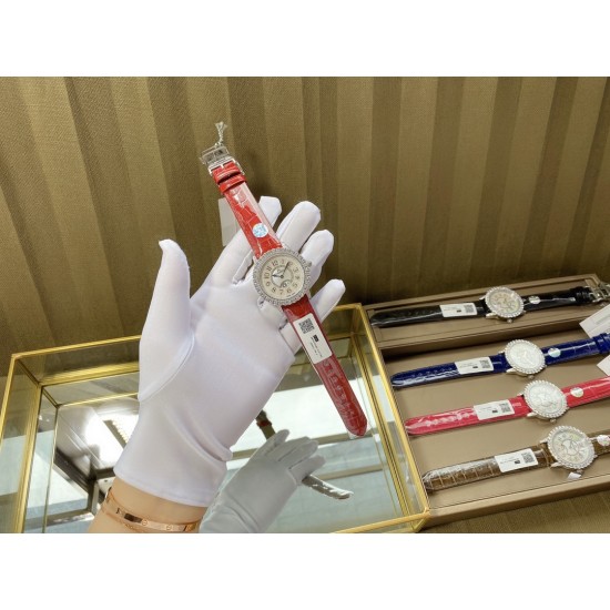 实拍 v18出品 狠货来袭 积家 约会大师 升级版最新24小时日月星辰 日月分明 女士腕表 珠宝镶钻设计风格首次使用高级珠宝的爪镶工艺而非常罕见轨道镶嵌!采用锆石材料。鲜艳光泽强!壳套:珠宝镶钻表壳、316L精钢玻璃:采用蓝宝石水晶表镜表盘:珍珠母贝镶钻表盘、台湾厂立体数字真钉立体!太阳月亮浮现出立体效果24小时日月分明表带:美洲鳄鱼皮表带尺寸:直径36mm,厚度8.8mm机芯:瑞士进口机芯体现出高贵优雅气质、材质进口质量保证零0⃣返修 实拍 v18出品 狠货来袭 积家 约会大师 升级版最新24小时日月星辰 日月分明 女士腕表 珠宝镶钻设计风格首次使用高级珠宝的爪镶工艺而非常罕见轨道镶嵌!采用锆石材料。鲜艳光泽强!壳套:珠宝镶钻表壳、316L精钢玻璃:采用蓝宝石水晶表镜表盘:珍珠母贝镶钻表盘、台湾厂立体数字真钉立体!太阳月亮浮现出立体效果24小时日月分明表带:美洲鳄鱼皮表带尺寸:直径36mm,厚度8.8mm机芯:瑞士进口机芯体现出高贵优雅气质、材质进口质量保证零0⃣返修