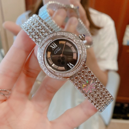 卡家时光流转系列经典中古表 真香警告⚠️Cartier小旋风 最热门的Vintage✔️小旋风的外壳,三圈圆圈绻缱交缠,演绎人生真挚情感。精致闪耀,华丽璀璨,,美到炸裂直径32mm,原装瑞士机芯,蓝宝石防刮镜面,有镀白金款和镀黄金,镀玫瑰金材质(白金为真白金材质,玫瑰金和黄金均为唛金电镀),美不胜收‼️女神必备中古腕表,韵味十足,上手超级奈斯 卡家时光流转系列经典中古表 真香警告⚠️Cartier小旋风 最热门的Vintage✔️小旋风的外壳,三圈圆圈绻缱交缠,演绎人生真挚情感。精致闪耀,华丽璀璨,,美到炸裂直径32mm,原装瑞士机芯,蓝宝石防刮镜面,有镀白金款和镀黄金,镀玫瑰金材质(白金为真白金材质,玫瑰金和黄金均为唛金电镀),美不胜收‼️女神必备中古腕表,韵味十足,上手超级奈斯