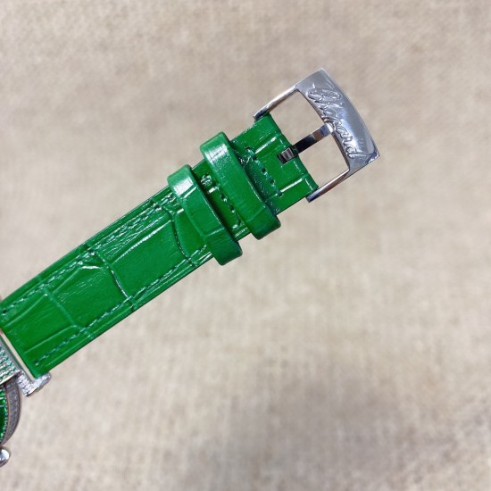 ★实拍 萧邦 CHOPARD IMPERIALE 系列腕表。独特风格带您走进一个新阶段并且成功塑造了崇尚自我表达和与众不同的生活化概念,316精钢材质,此表款全手工镶嵌施华洛世奇水晶钻,成为了美式奢侈生活风格的代表!进口石英机芯以及精细做工,佩戴贴手舒适,设计风格简约明朗。充满奢华璀璨的气息,光彩夺人、让你瞬间提升华丽的气质 ! ★实拍 萧邦 CHOPARD IMPERIALE 系列腕表。独特风格带您走进一个新阶段并且成功塑造了崇尚自我表达和与众不同的生活化概念,316精钢材质,此表款全手工镶嵌施华洛世奇水晶钻,成为了美式奢侈生活风格的代表!进口石英机芯以及精细做工,佩戴贴手舒适,设计风格简约明朗。充满奢华璀璨的气息,光彩夺人、让你瞬间提升华丽的气质 !