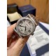《YF出品》萧邦Happy Diamonds系列在女士腕表当中非常具有标志性,这款腕表拥有36和30毫米的腕表直径,对于大部分女士来说这个尺寸刚刚好。极具标志性的表壳设计搭配银色表盘,盘面上转动的钻石是萧邦Happy Diamonds最大的亮点设计所在。腕表搭载了自动上链机芯,能够为腕表提供42个小时的动力储存。。。YF臻品(2021新鲜上市):萧邦HAPPY DIAMONDS系列274893-5003腕表(精钢-玫瑰金-白色贝壳表盘,7颗彩色活动钻石,2892-2全自动机械,36毫米) 《YF出品》萧邦Happy Diamonds系列在女士腕表当中非常具有标志性,这款腕表拥有36和30毫米的腕表直径,对于大部分女士来说这个尺寸刚刚好。极具标志性的表壳设计搭配银色表盘,盘面上转动的钻石是萧邦Happy Diamonds最大的亮点设计所在。腕表搭载了自动上链机芯,能够为腕表提供42个小时的动力储存。。。YF臻品(2021新鲜上市):萧邦HAPPY DIAMONDS系列274893-5003腕表(精钢-玫瑰金-白色贝壳表盘,7颗彩色活动钻石,2892-2全自动机械,36毫米)